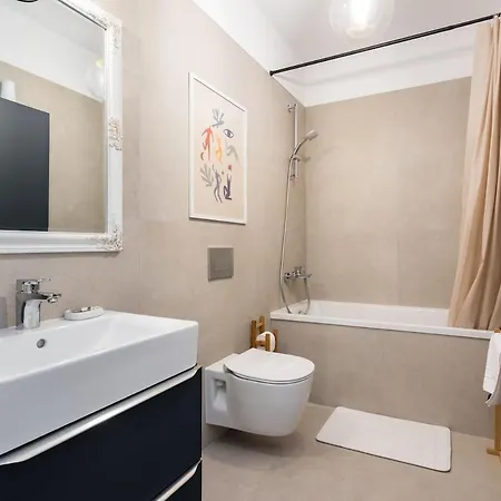 Elegance In Win Herastrau - King Bed Appartement Boekarest